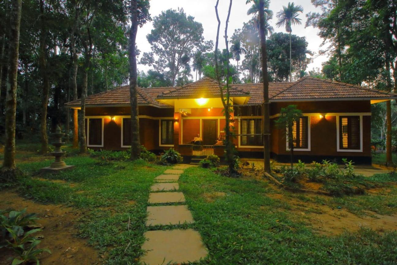 Tall Trees - Modern Forest Villa In Wayanad Султан Батери Екстериор снимка